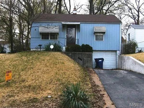 Investor Opportunity!

Turnkey 2-bedroom, 1-bath rental property currently leased at $1,150/month, providing immediate cash flow. This well-maintained home features a partially finished basement, attached garage, fenced backyard, and strong rental history. Great addition to an investor's portfolio or an excellent opportunity for a first-time investor seeking steady income.