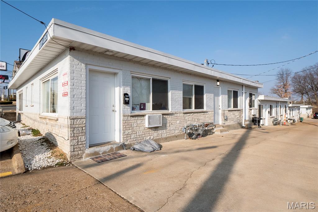 This 18-unit apartment complex offers strong cash flow potential with rents ranging from $650 to $700 per unit. Each unit features approximately 650 square feet of living space, including 1 bedroom and 1 bathroom.
Currently, 17 of the 18 units are occupied, with the remaining 1 actively marketed for rent the other is being renovated. With low turnover and minimal maintenance costs, this property offers a hassle-free addition to any investor’s portfolio.
Don't miss this opportunity to acquire a stable, income-producing asset in a solid rental market!