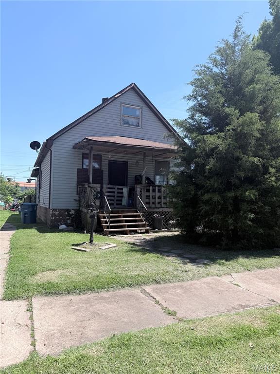 3 BEDROOM, 1.5 BATH, FORMAL DINING ROOM, UNFINISHED BASEMENT. HOME NEEDS TLC.
Investment opportunity in Granite City! This 3-bedroom, 1.5 bath home offers strong potential for investors, contractors, or buyers seeking a renovation project. The property is in need of repairs and updates and will require work to make it livable. Property is being sold As-Is, with the seller making no repairs or warranties as to condition.  May only be shown by appointment. 
Home is occupied. Do not bother occupants. 
BUYER TO VERIFY ALL MLS INFORMATION, INCLUDING BUT NOT LIMITED TO SQ. FT, TAXES, FLOORING, ROOM SIZE, ROOM COUNT, SCHOOLS, ETC....