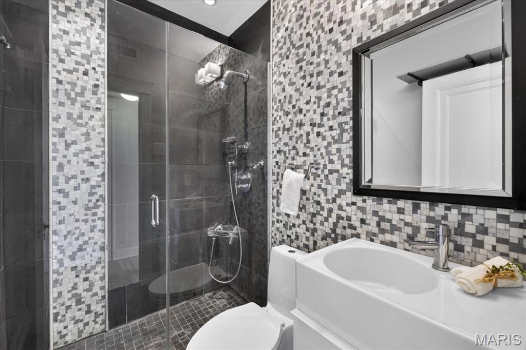6320 Northwood Condo - Residential