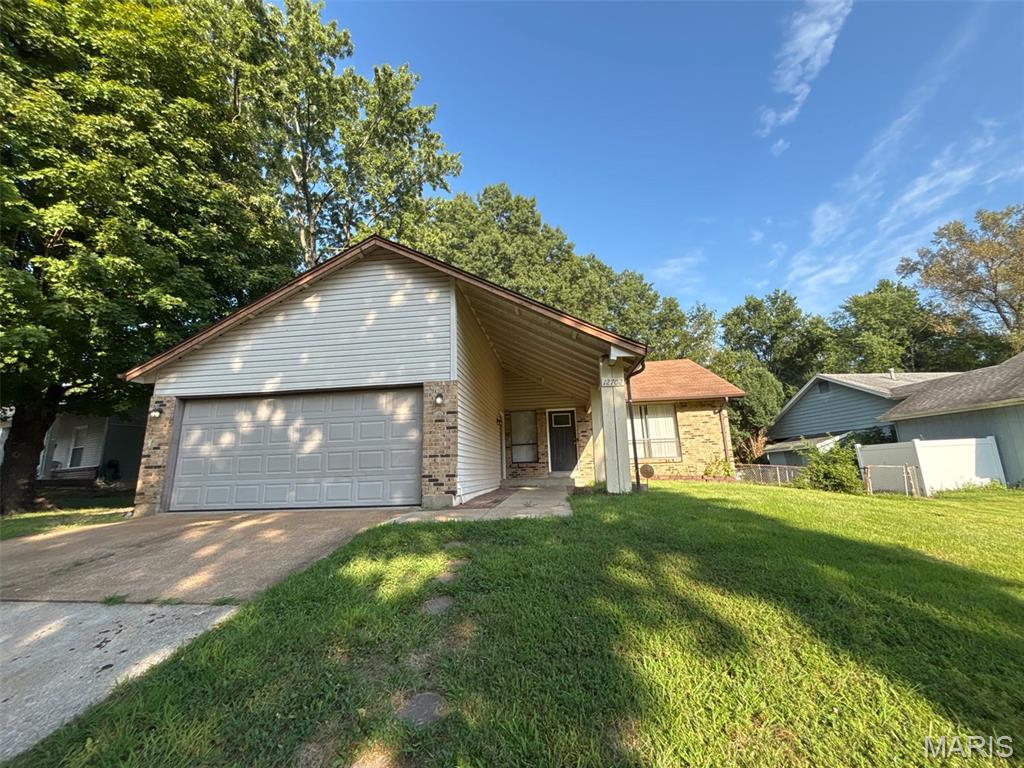 Welcome to 12702 Willow Trail Dr, a 3-bedroom, 2-bath home nestled in the Trail Woods subdivision. This property features a two-car garage, full basement, and fully fenced backyard, offering great bones and tremendous potential for investors or buyers looking to renovate and build equity.
Located in St. Louis County with convenient access to I-270 and I-170, Black Jack puts you close to shopping, dining, and all that the greater St. Louis area has to offer. Schedule your showing today!