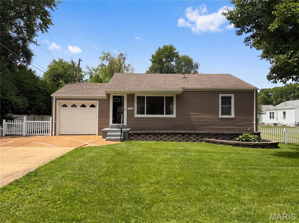 Don't miss 1 Winstead Pl, recently updated to provide a refreshed living experience with fresh interior paint and a partial flooring replacement that enhances the entire layout. The functional patio extends the living space outdoors, connecting seamlessly to a fully fenced in backyard, suitable for various activities. A perfect blend of fresh updates and functional outdoor living. Included 100-Day Home Warranty with buyer activation
