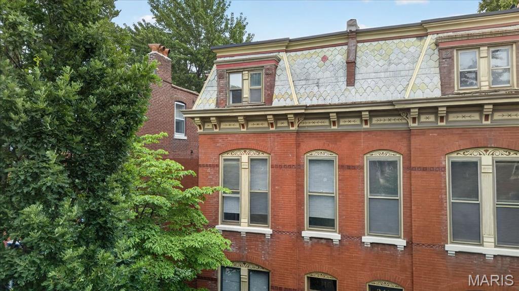 Welcome to this charming historic Soulard upper-level apartment located on one of the neighborhood’s beautiful streets! This spacious 2-bedroom, 1-bath unit is ready for its next tenants. Enjoy the character and charm Soulard is known for while being conveniently located near restaurants, nightlife, parks, and major highways. Don’t miss your chance to call this classic city apartment home!