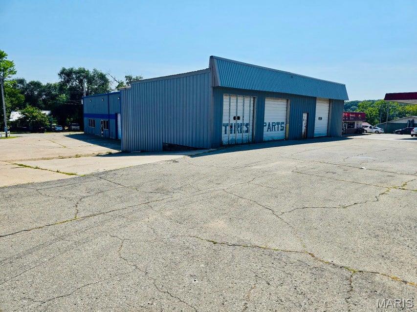 Prime commercial property on Main Avenue in Hartville, the county seat of Wright County, Missouri. Located directly between Casey's General Store and Progressive Ozark Bank, this location offers high traffic counts and excellent visibility for your new venture on nearly 1/2 acre lot. With 6100 s.f. +/- of wide open spaces, the possibilities for this building are nearly endless. Most recently a fitness center, and previously an automotive related business. Full concrete parking lot and drive, signage, 5 overhead doors, 1 loading dock, huge loft area, storage room, 1 bathroom with potential for a 2nd. Fantastic location with capacity for many business types and a short 15 minute drive to US Highway 60, 45 minutes to Interstate 44, and 1 hour to Springfield, MO.