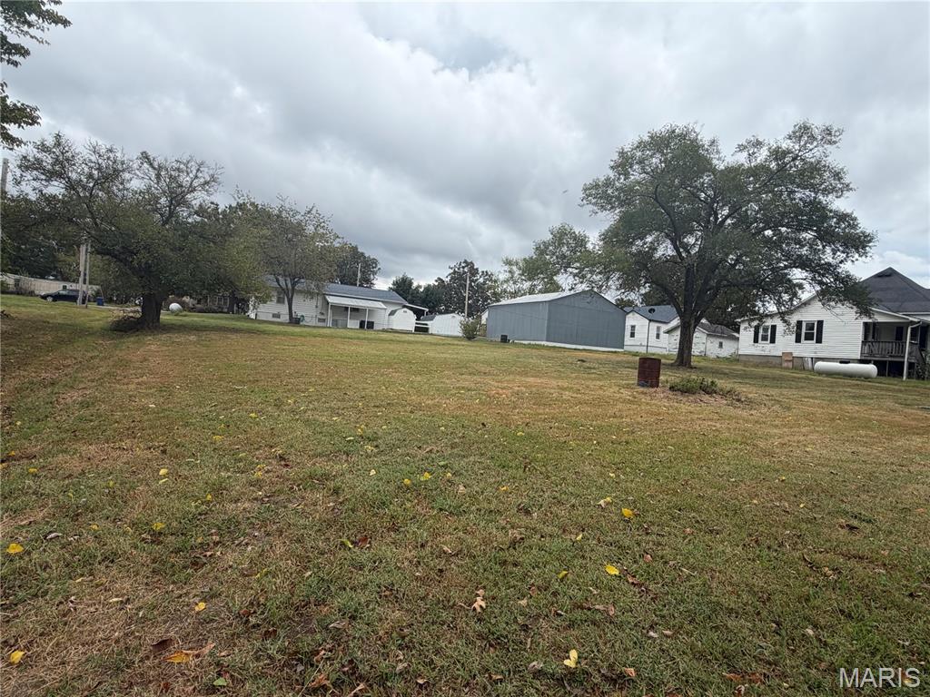 Great city lit in Dixon just behind Dollar General prefect for your next build! All utilities available and close by with the perfect flat lot that offers you peace and privacy