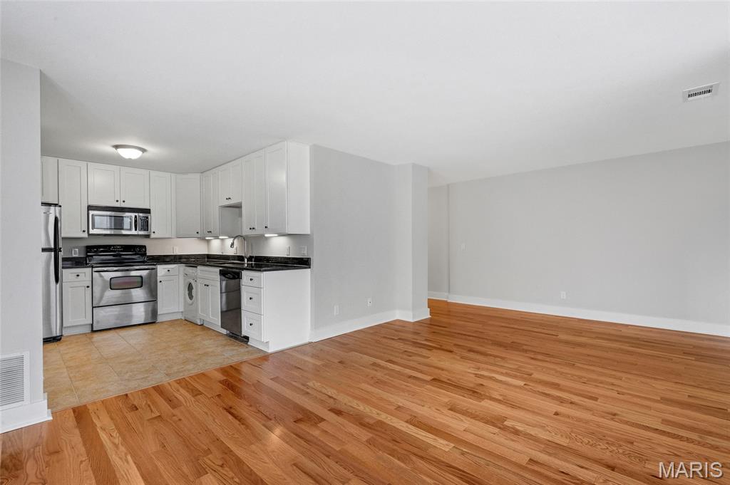 Pershing Ave Condo - Residential