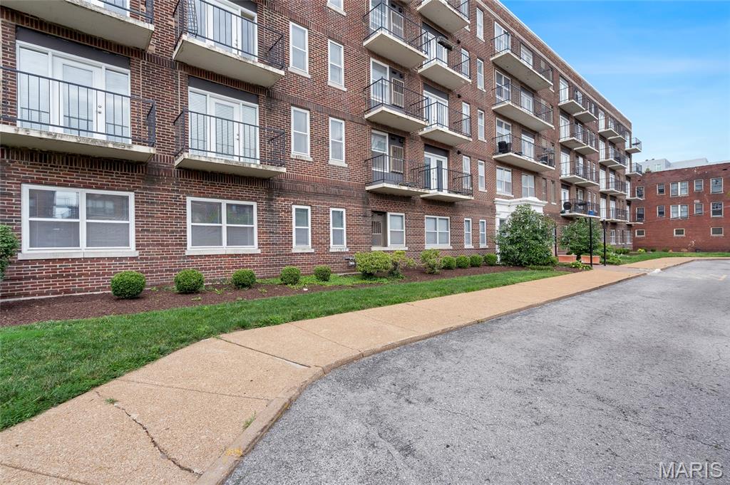 Welcome to this beautifully updated end-unit condo in the historic DeBaliviere Place neighborhood—where Forest Park truly becomes your backyard. With Forest Park just steps from your front door, you can begin your day with a jog past the Saint Louis Zoo, enjoy lunch on the steps of the Missouri History Museum, or spend an evening at Shakespeare in the Park. Originally developed after the 1904 World’s Fair, DeBaliviere Place offers a unique blend of historic charm, vibrant city living, and unparalleled access to some of St. Louis’ most beloved destinations. This light-filled 2-bedroom, 1-bath residence combines timeless character with modern updates and an unbeatable central location. Conveniently situated near Clayton, Cortex, Washington University, and BJC’s main campus, the condo offers easy access to work, dining, entertainment, and cultural attractions. A desirable end unit, the home is bathed in natural light and features three private balconies—perfect for relaxing with your morning coffee or enjoying the surrounding neighborhood. Inside, thoughtful improvements create a move-in-ready living experience. New hardwood flooring flows throughout the living room, dining room, and hallway, while both bedrooms feature plush new carpeting. The updated kitchen showcases stylish new cabinetry, granite countertops, tile flooring, and stainless-steel appliances. An in-unit washer/dryer combo adds everyday convenience, with a shared laundry room just steps away. Additional recent updates include a new roof and refreshed common areas throughout the building. Residents also enjoy elevator access and one assigned secure parking space. Combining abundant natural light, modern updates, historic character, and one of the most sought-after locations in St. Louis, this move-in-ready condo offers an exceptional opportunity to experience the very best of St. Louis living. Don't miss your chance to call this Forest Park-adjacent gem home.