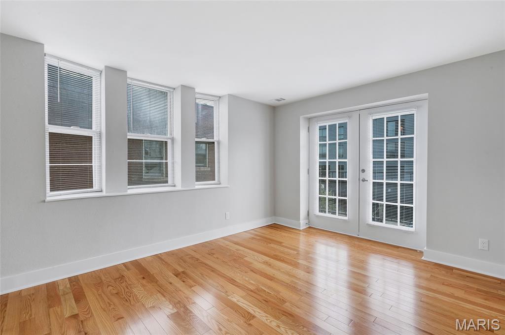 Pershing Ave Condo - Residential