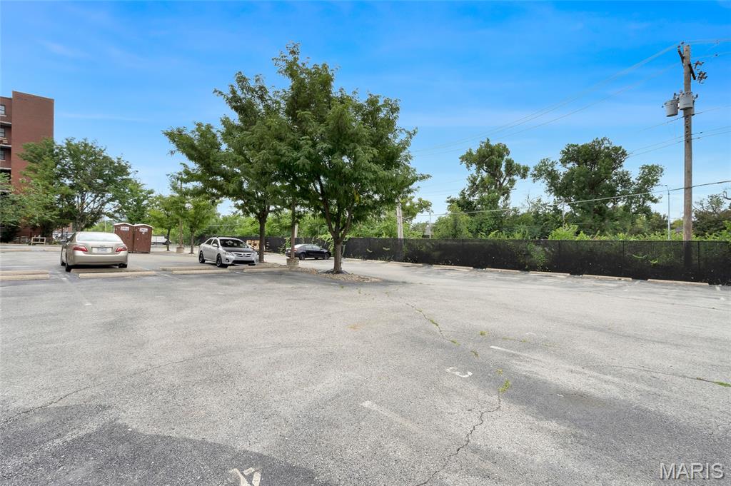 Pershing Ave Condo - Residential