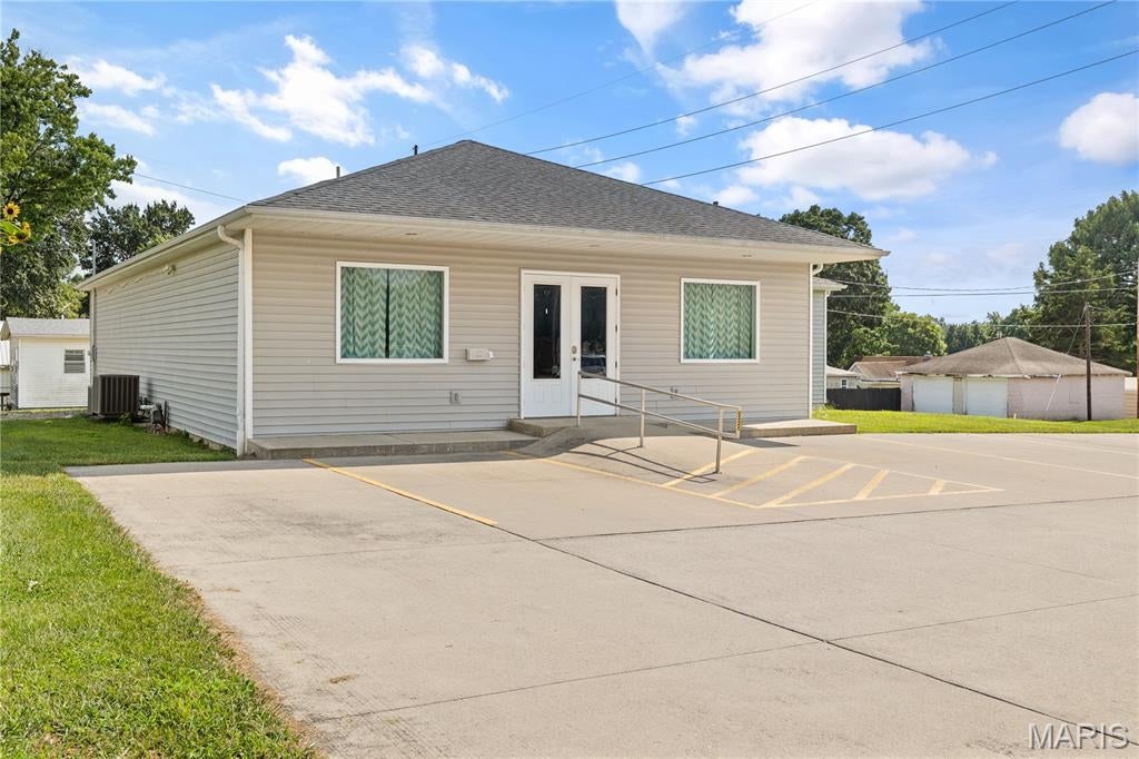 Prairie Heights - Commercial Sale