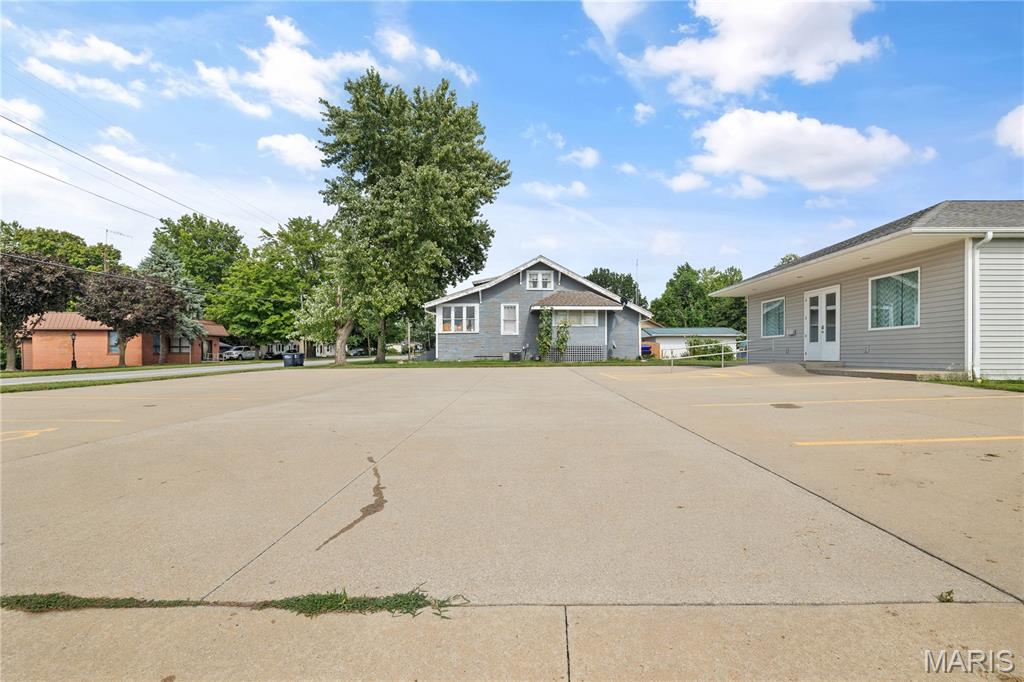 Prairie Heights - Commercial Sale