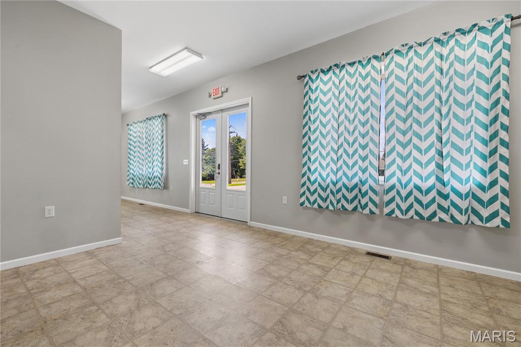 Prairie Heights - Commercial Sale