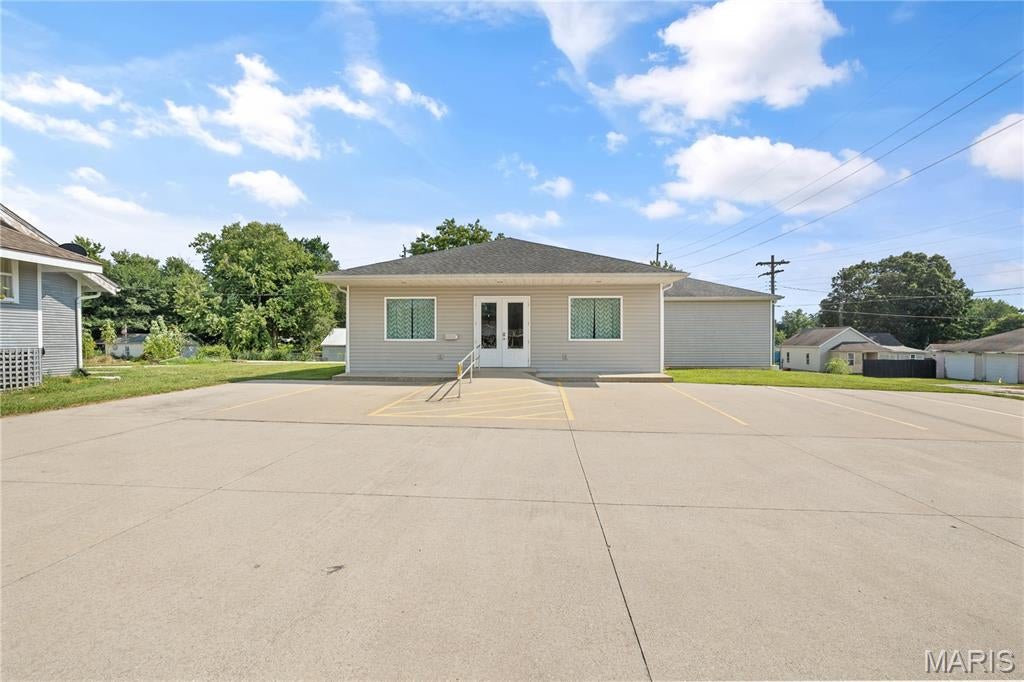 Prairie Heights - Commercial Sale