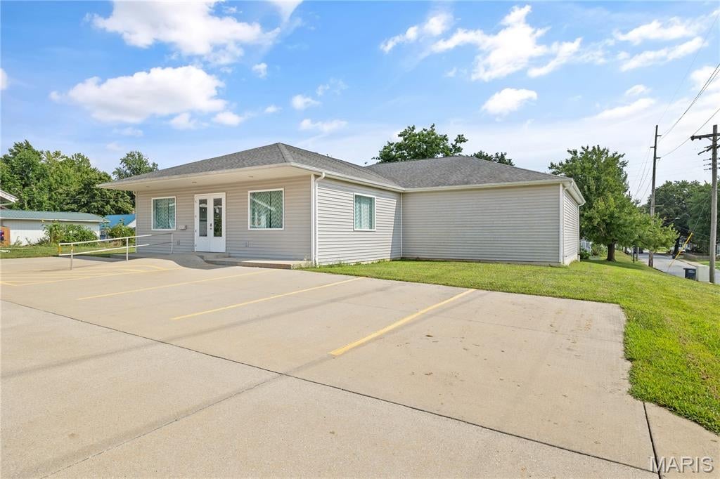 Prairie Heights - Commercial Sale