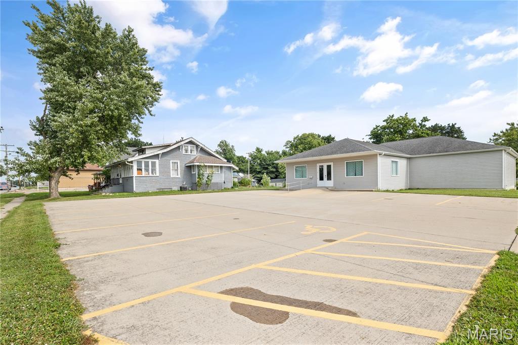 Prairie Heights - Commercial Sale