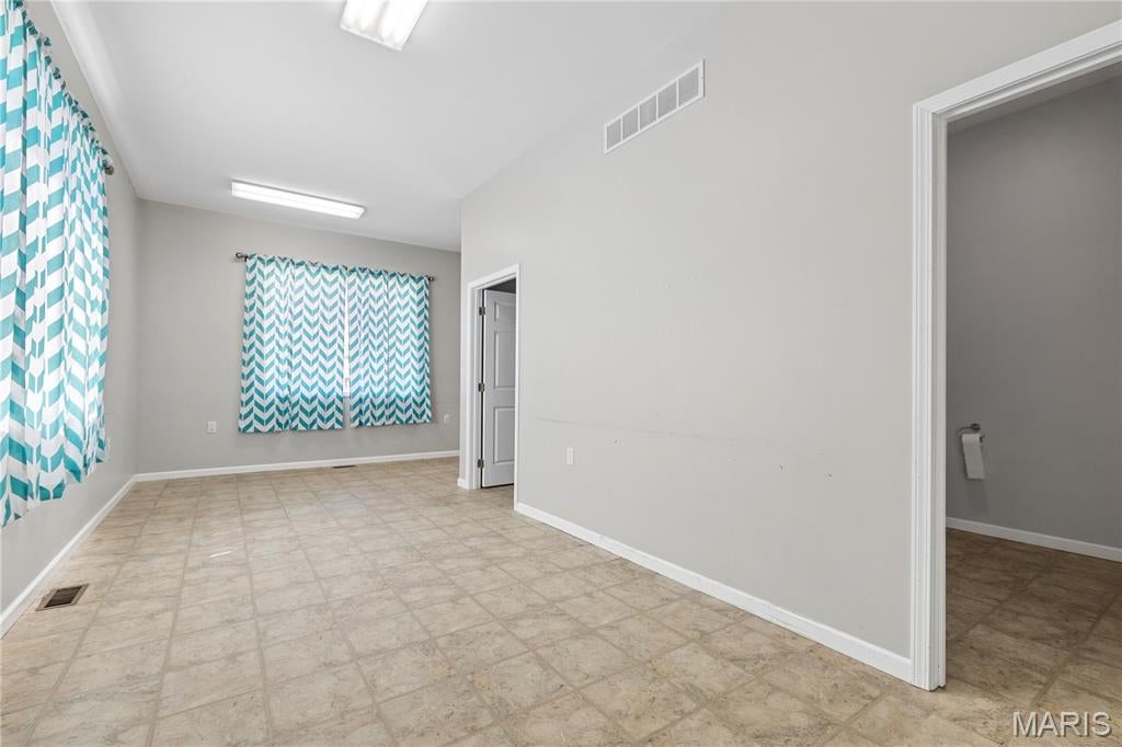 Prairie Heights - Commercial Sale