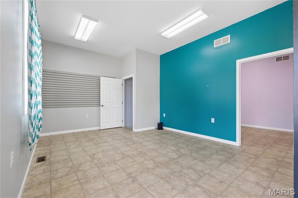 Prairie Heights - Commercial Sale