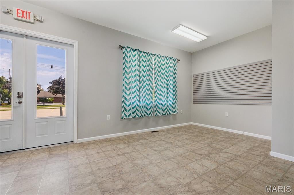 Prairie Heights - Commercial Sale