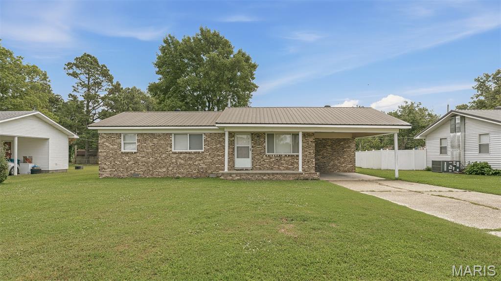 Check out this charming 3 bedroom 2 bathroom home located in the heart of Gideon!  This brick home features a metal roof, large kitchen with eat-in dining area & a covered patio leading out to the large backyard. The outbuilding has full electricity.
This affordable home is move in ready! If you are ready to stop renting & become a home owner, this is your chance.
Call today for your personal tour of the property.