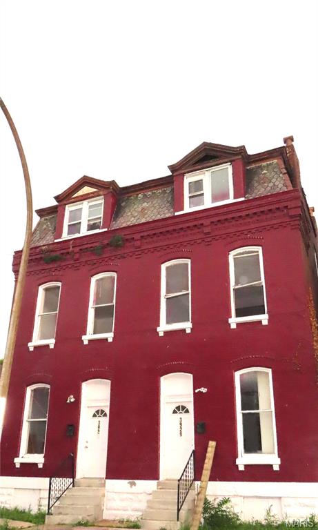Large 4 family with 2 units that have 3 bedrooms and the other units with 1 bedroom. Property needs rehabbing some work has been started. Rents in the area go 1,000.00 or more. Lots potential with this unit.
