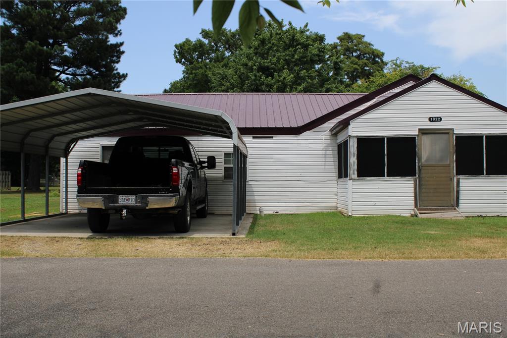 *PRICE REDUCED* Possibilities are endless with this home! A screened in porch for relaxing or visiting with friends and family. Open concept living and kitchen area. 2 Bedrooms, 2 baths, bonus room, and separate laundry area. Bonus room could easily make an office, an extra living space for a suite to one of the bedrooms, place for an extra bed, or a storage room.  Wide doors, ramp, and walk in tub leaves the opportunity for wheelchair or handicap access. A wooden privacy fenced back yard with shaded concrete pad would make the perfect spot to escape after a long day, host a gathering, or even place a storage shed. Home was updated with roof approximately 2 years ago, as well as updated electrical, and updated plumbing.  Lot size 75 X 112.5