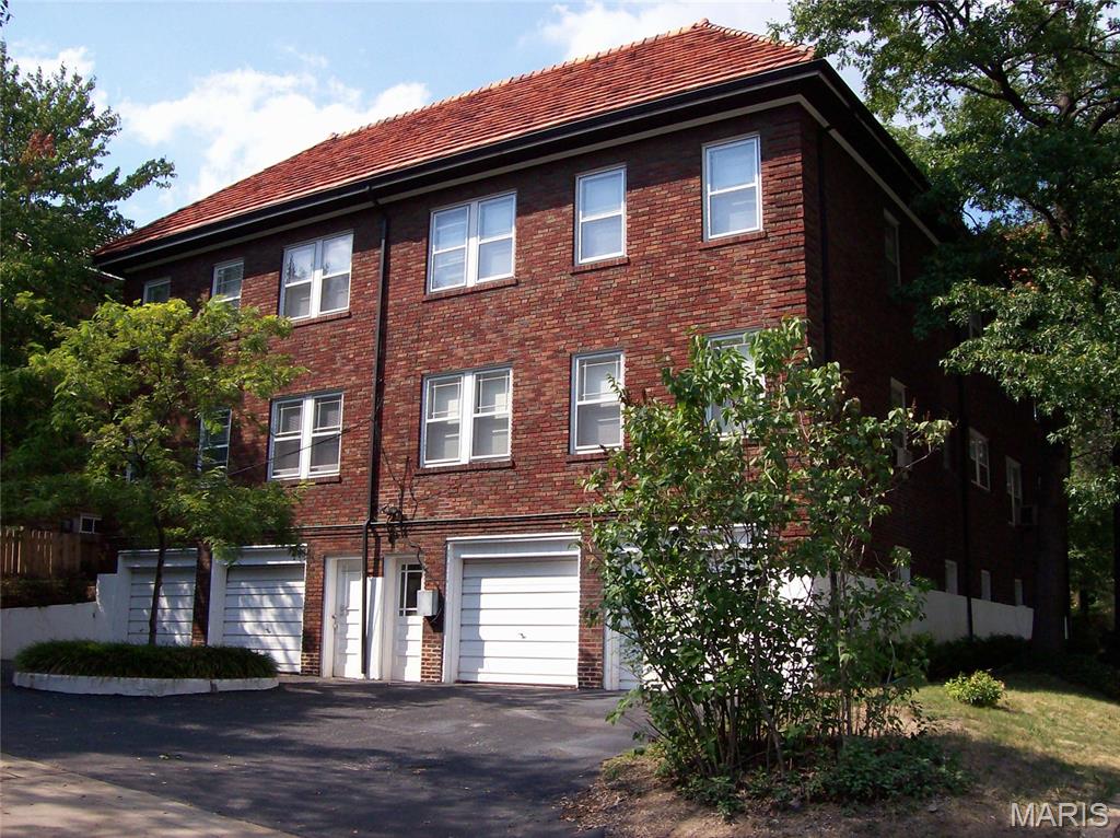 Country Club Place - Residential Income