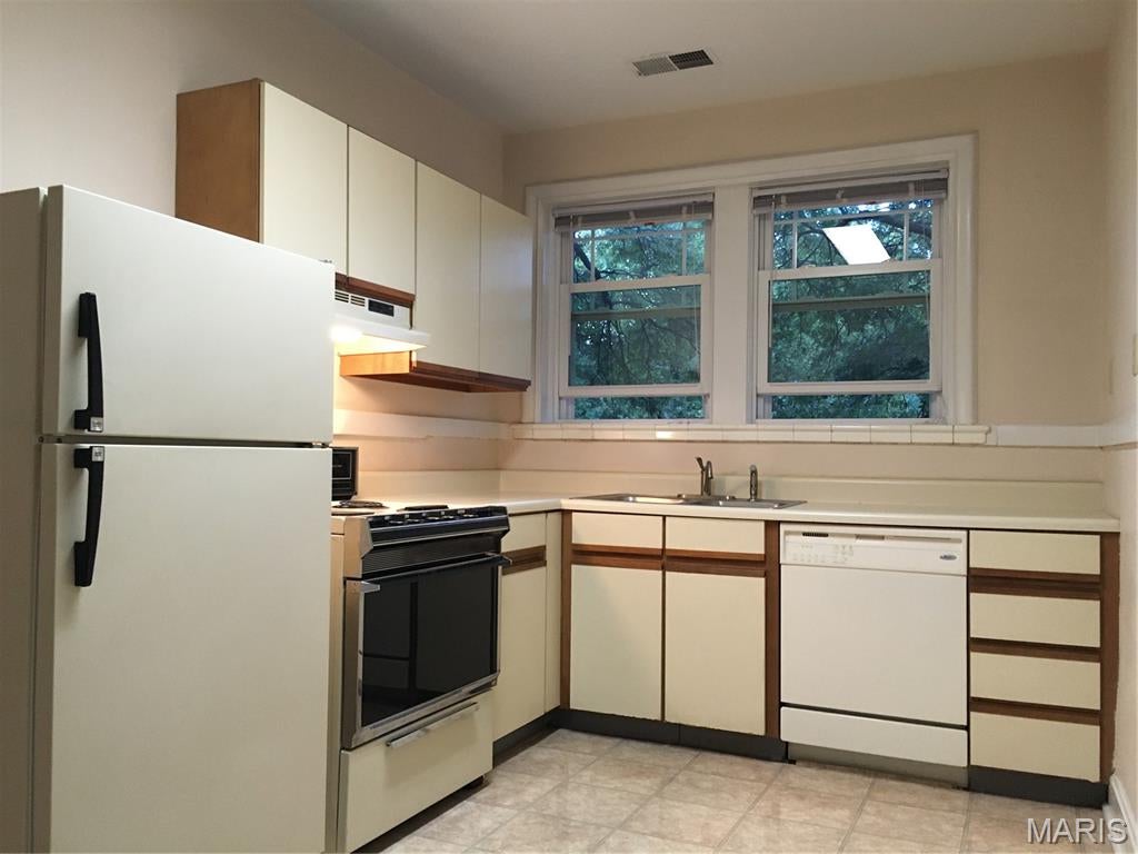 Country Club Place - Residential Income
