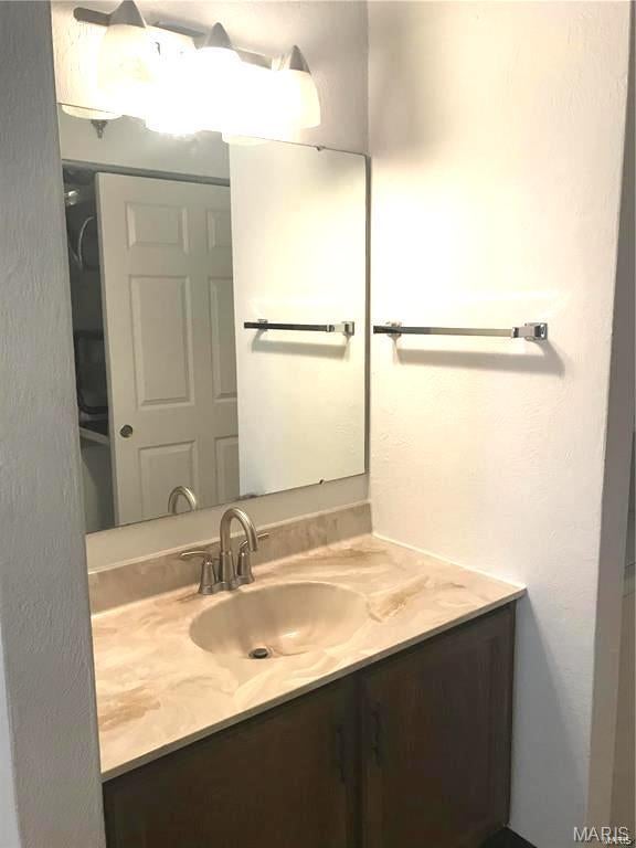 CHATEAU WOODS - Residential Lease