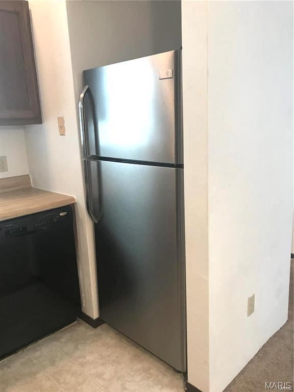 CHATEAU WOODS - Residential Lease