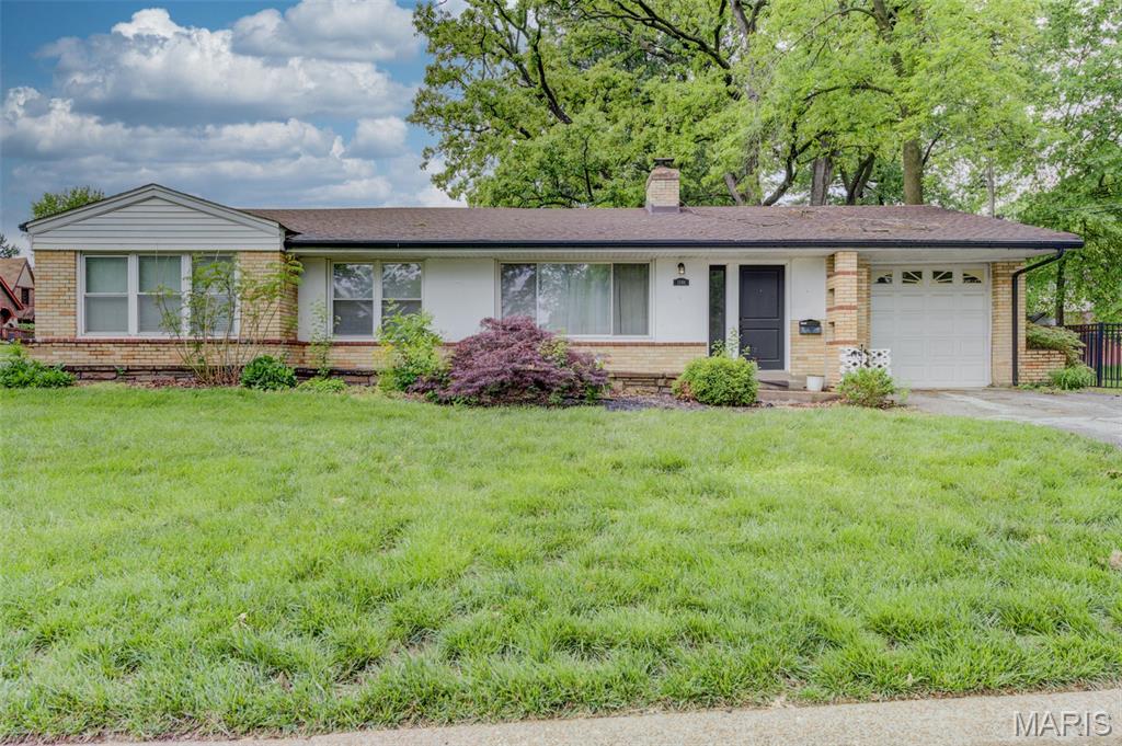 Welcome to 1101 E Parkedge in desirable University City! This spacious 3-bedroom, 2-bath ranch-style home offers over 1,700 square feet of comfortable living space all on one level. Featuring a slab foundation and an attached 1-car garage, this home provides a functional layout with plenty of potential for homeowners or investors alike. Generous living areas, ample bedroom space, and a convenient floor plan make this property a great opportunity to add your personal touch and build equity. Conveniently located near shopping, dining, parks, and major highways. Property is being sold AS-IS! Don’t miss the chance to bring your vision to this well-located property.