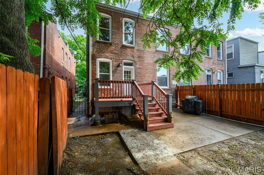 Shaw Twnhm - Residential