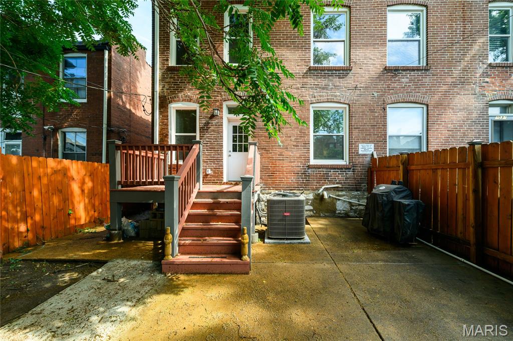Shaw Twnhm - Residential
