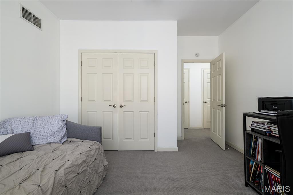 Shaw Twnhm - Residential