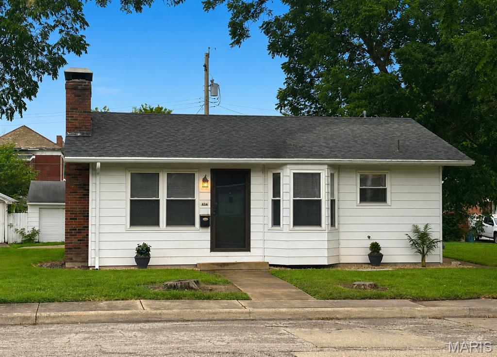 Cute 2 bedroom ranch 3 blocks from Downtown. Wood burning fireplace, all stainless steel appliances, and spacious covered patio. 3-car detached garage with rough-in plumbing and natural gas offering endless possibilities for a workshop, hobby space or future projects. New carpeting in bedrooms and other rooms have vinyl plank. Newer roofing-2021 and newer windows in 2020. Whether you're a first time home buyer, downsizing, or looking for a home with an exceptional garage, this property is full of potential.
*Agent Related *SOLD AS IS *Home is City Compliant.
