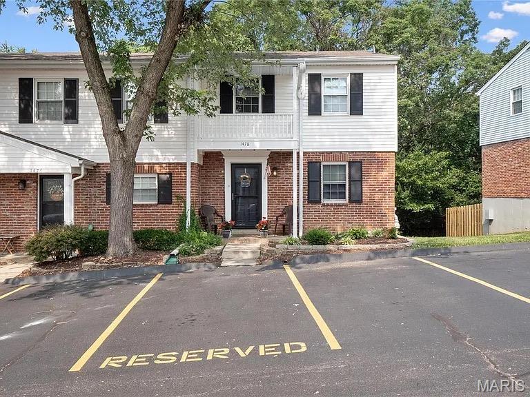 COMPLETELY UPDATED! 3BR/2.5 BA TOWNHOME! SOUGHT AFTER CORNER UNIT! ROCKWOOD SCHOOLS! Enter the foyer to beautiful NEW wood-look tile flooring that runs throughout the entire main level. Stunning eat-in kitchen is to the right with newer stainless steel appliances, quartz counters & backsplash, breakfast bar, & white cabinets. Spacious great room is adjacent with large triple window overlooking the woods behind the home. Completely updated half bath off the foyer (NEW vanity, toilet, mirror, lighting) rounds out the main level. Upstairs you'll find three bedrooms, all with NEW carpet. Updated full bath (NEW vanity, mirror, lighting, toilet, & tub/shower tile surround) with 2nd door directly into primary bedroom. Super handy additional sink & mirror just outside hall bath/inside the primary bedroom. All bedrooms boast new ceiling fans/lights with remotes. Additional 385 square feet of living in the finished walk-out lower level! Large family room area with NEW wet bar/cabinetry set-up with quartz counter. NEW slider out to fenced in patio area. 2nd full bath is totally updated with NEW vanity, toilet, shower, mirror, lighting, & flooring! Bonus room (office/gym/sleeping area) with NEW carpet & large closet. Storage area with washer & dryer that STAY! NEW HVAC system. Reserved parking space directly in front of unit. Conveniently located near I-44, Gravois Bluffs shopping, & local dining. MUST SEE!