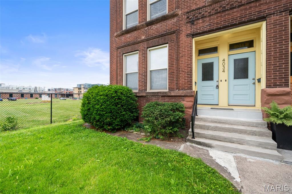 4034-4036 Laclede Condo - Residential