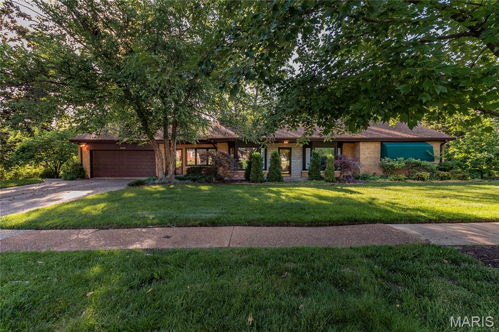 BEAUTIFUL ALL BRICK BIG 4 BEDROOM 2 FULL BATH 2-CAR GARAGE EAT-IN-KITCHEN GRANITE COUTERTOPS BAY WINDOWS THROUGHOUT THE HOME
PRIVATE BOTANICAL GARDEN- BACKYARD STONE PEBBLE DRIVEWAY FRONT WALKWAY HUGE UNFINNISHED BASEMENT WITH WALKOUT DOOR
PATIO DOOR OFF DEN AREA TO SMALL DECK WITH STAIRS TO BACKYARD    DEN/GREAT ROOM HAS DARK PANELING CEILING FANS BAY WINDOWS
PELLA WINDOWS THROUGHOUT THE HOME AWNINGS COVERING SOME WINDOWS   JAPANESE MAPLE TREES FRONT/BACK YARDS
HALL BATH HAS TUB AND SHOWER   CONCRETE PAD IN BACKYARD ONCE WAS A HALF-COURT BASKETBALL HOOP
