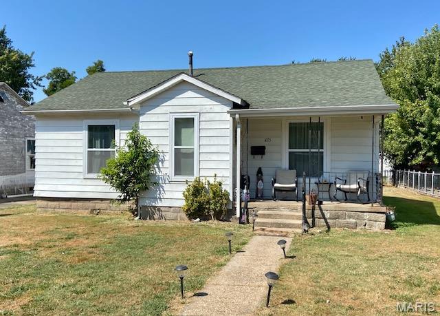 Remodeled 3 bedroom home , Newer siding and Heat/Air system , Sits on 50x150 lot and has an alley access. Fresh paint and flooring, All appliances stay with the new homeowner.