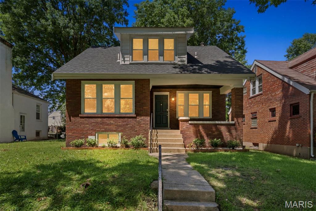 Charming brick bungalow in the heart of highly sought-after Richmond Heights! This 3-bedroom, 2 full bath home offers a warm and inviting layout, featuring a comfortable living room, a dedicated dining room, and an updated kitchen designed for both everyday living and entertaining. A bright sunroom adds flexible bonus space, perfect as a home office, playroom, reading nook, or a quiet spot to soak in natural light year round. Outside, the fully fenced backyard offers plenty of room for pets, play, gardening, and gatherings, while the double parking pad provides convenient off-street parking. The location is hard to beat. You are just minutes from the Richmond Heights Recreation Complex, community pool, and library, with quick access to Highway 64/40 for an easy commute and everything St. Louis has to offer. Add in an award-winning school district, and this home truly delivers comfort, convenience, and an exceptional location.
7709 St. Albans is ready to welcome you home.