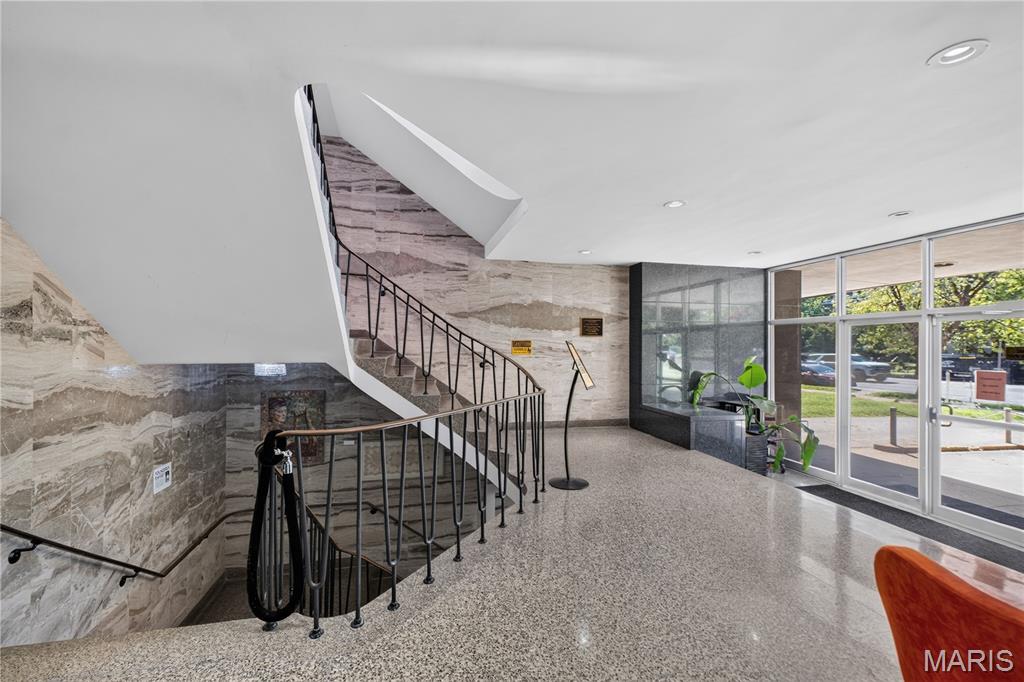 Lindells Add 02 - Commercial Sale