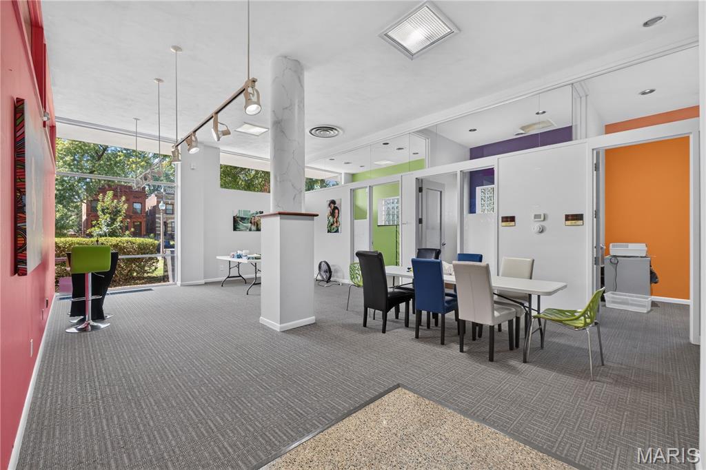 Lindells Add 02 - Commercial Sale