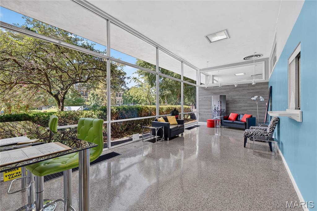 Lindells Add 02 - Commercial Sale