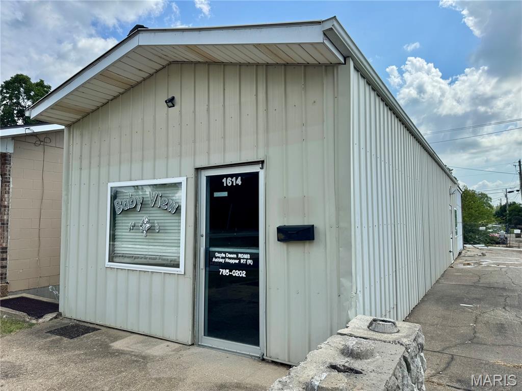 Discover this beautifully renovated commercial space offering excellent road visibility and a strategic location just minutes from historic downtown. With two separate entrances and individual bathrooms, this flexible layout is perfect for multi-tenant use or dual business operations. Enjoy the convenience of a move-in ready setup, recent renovations, and a highly attractive listing price. Ideal for a variety of businesses—retail, office, service, or studio. Don’t miss out on this high-visibility opportunity in a growing area. Schedule your showing today!