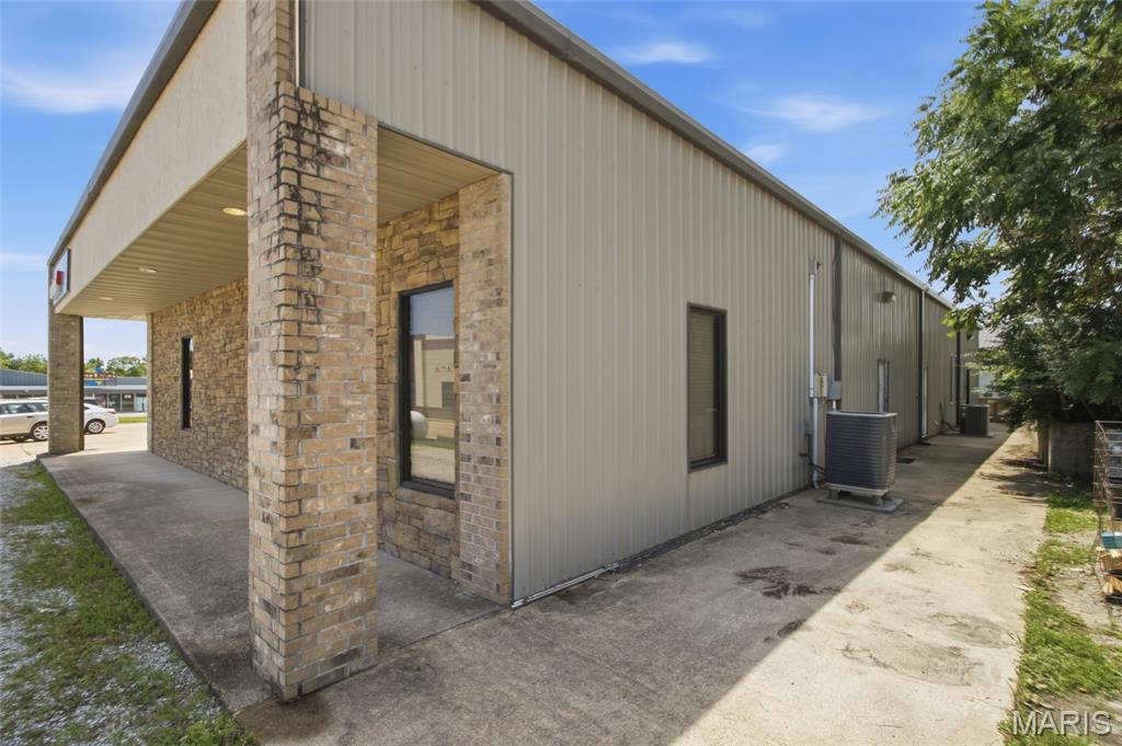 n/a - Commercial Sale