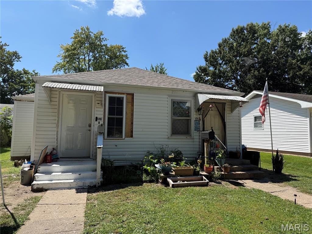 Great investment opportunity! 3 units all in one location. Property includes building one 1330 square foot duplex with 1 bedroom apartment on each side and a 600 square foot 1 bedroom cottage behind the duplex. Has had great rental history. Duplex has new roof in Oct 2024. All units currently rented for $650 each.