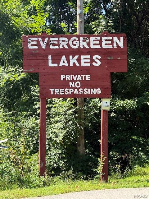 Nice level lot to build your new home in Evergreen Lakes community of Catawissa, MO!