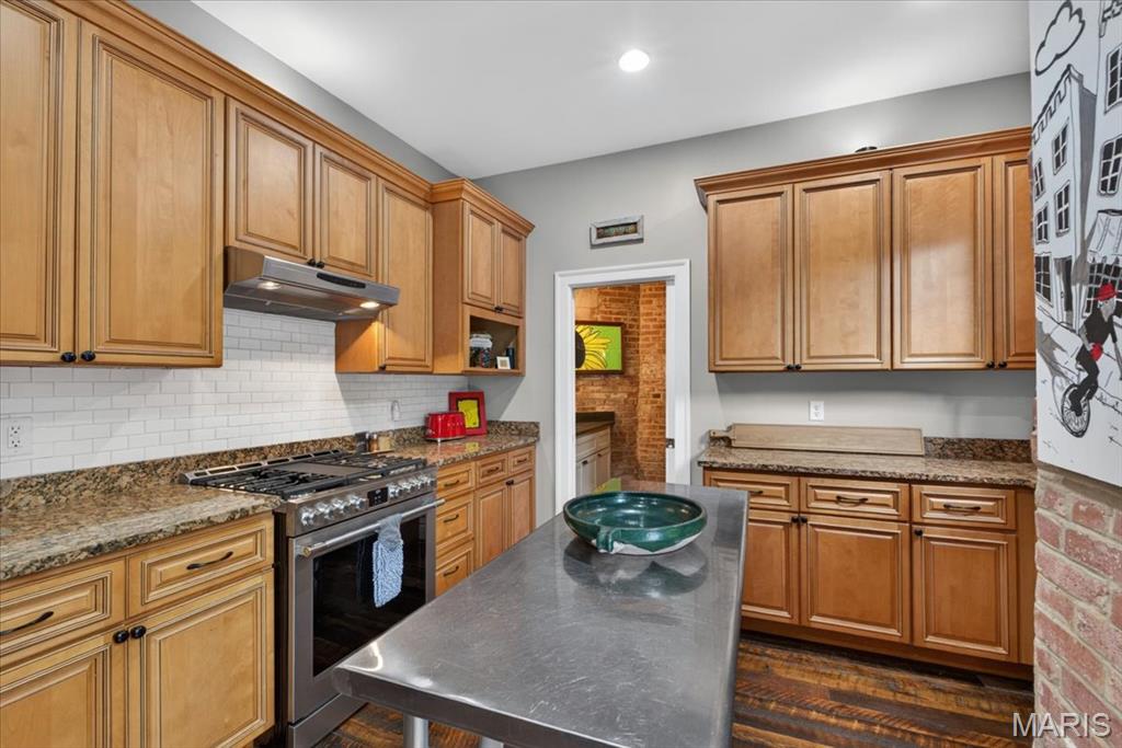 Adlon Condominums - Residential