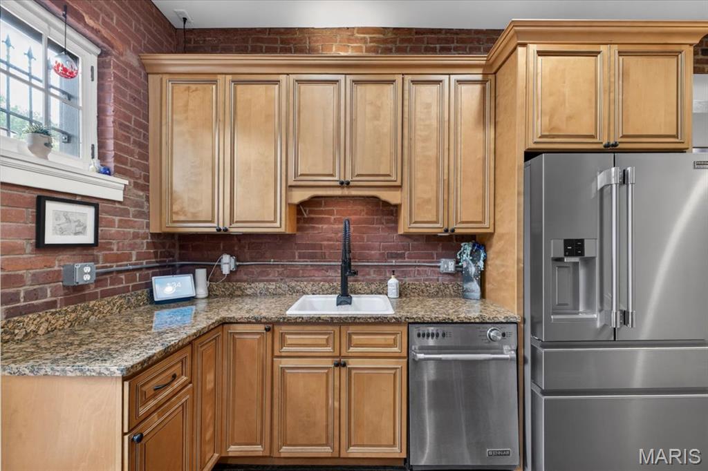Adlon Condominums - Residential