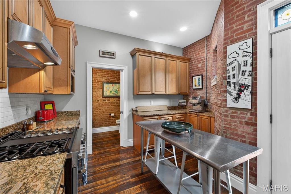 Adlon Condominums - Residential