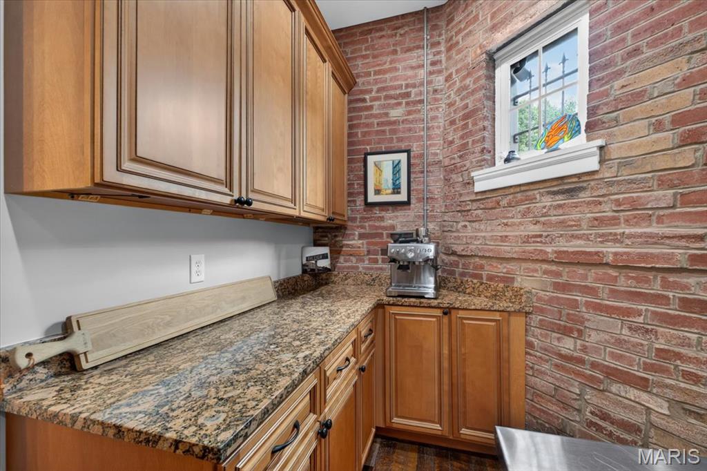 Adlon Condominums - Residential